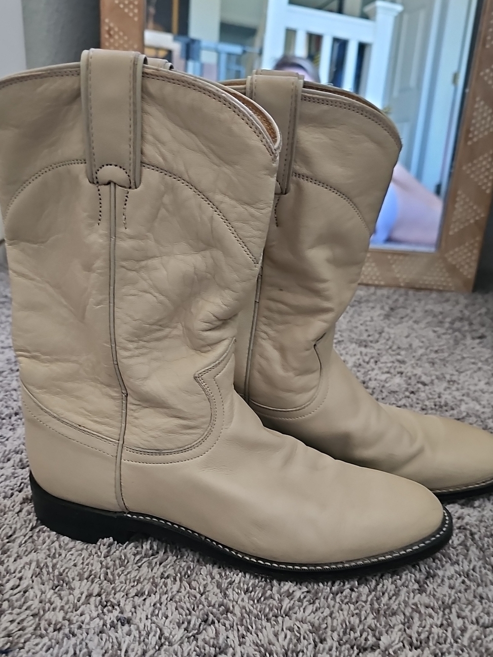STUNNING VINTAGE JUSTIN BEIGE COWBOY BOOTS BEIGE